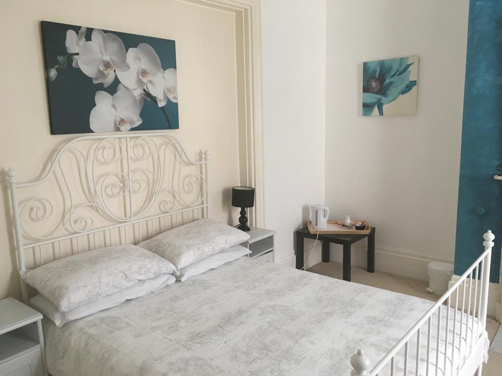 Bentons Guest House Cheltenham Extérieur photo