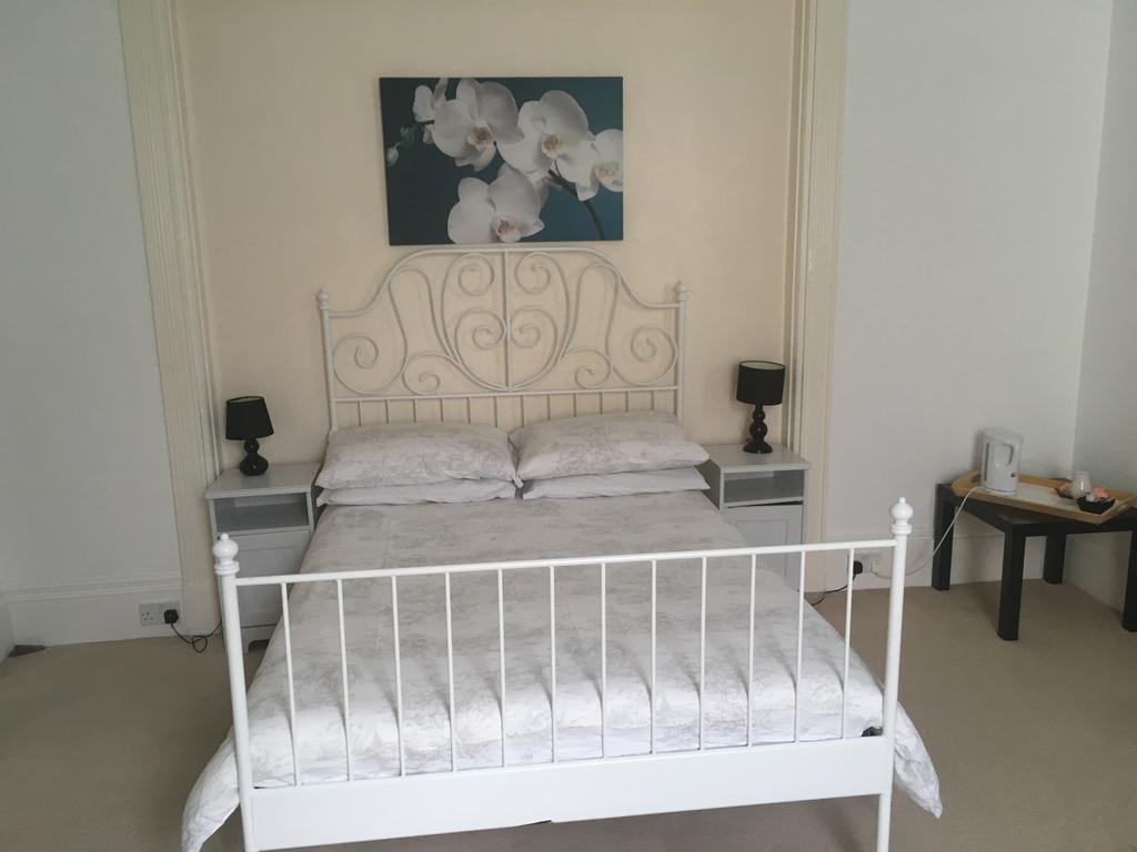 Bentons Guest House Cheltenham Extérieur photo