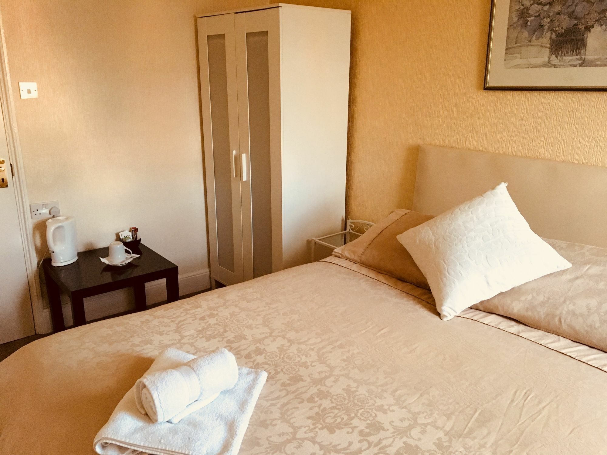 Bentons Guest House Cheltenham Extérieur photo